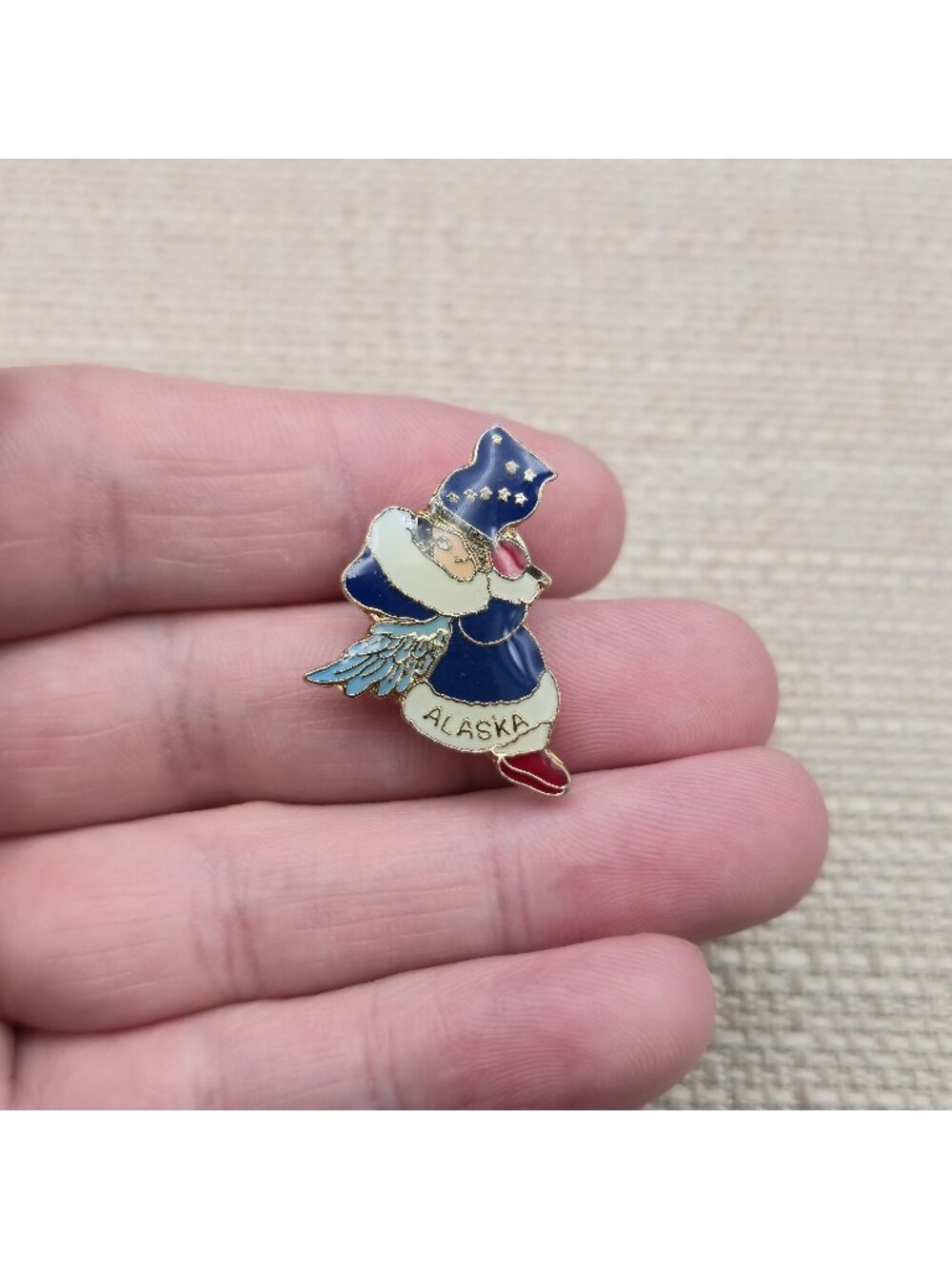 Vintage Alaska Flying Eskimo Angel Star Hat Blue Enamel Souvenir Pin A8193